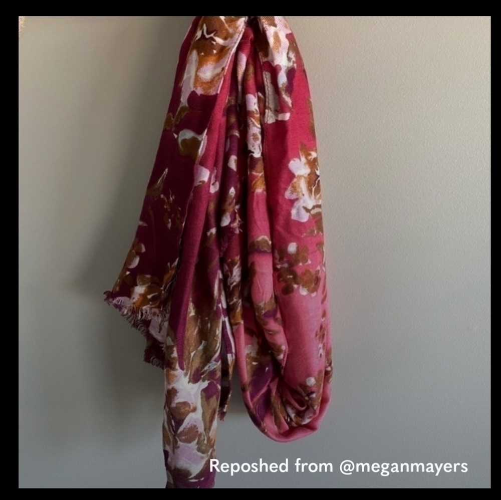 Spectrum Large Ombré Floral Scarf‎ With Slight Fringe Ends Onesize Fits All
